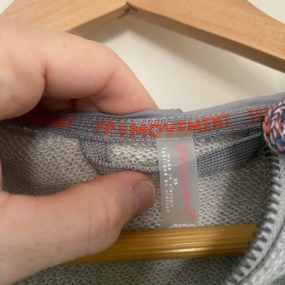 NWT Cropped Free People Movement Sweatshirt. Size XSmall - Picture 7 of 12